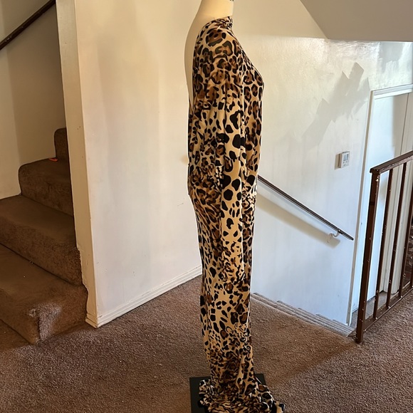 elegant backless dress - Picture 2 of 5